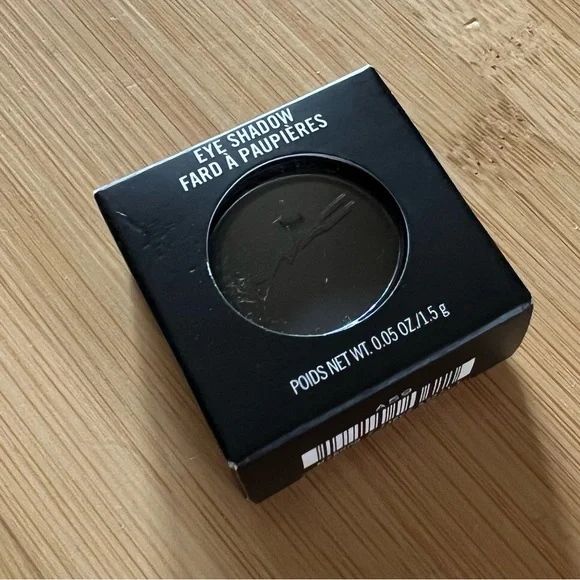 MAC eyeshadow in “greystone” matte - Picture 2 of 5